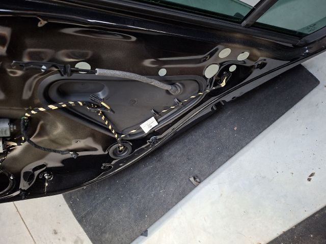 bontott VW GOLF VII Jobb hátsó Ajtó (Részeivel)