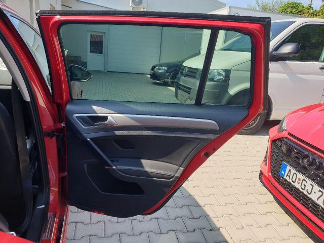 bontott VW GOLF VII Jobb hátsó Ajtó (Részeivel)