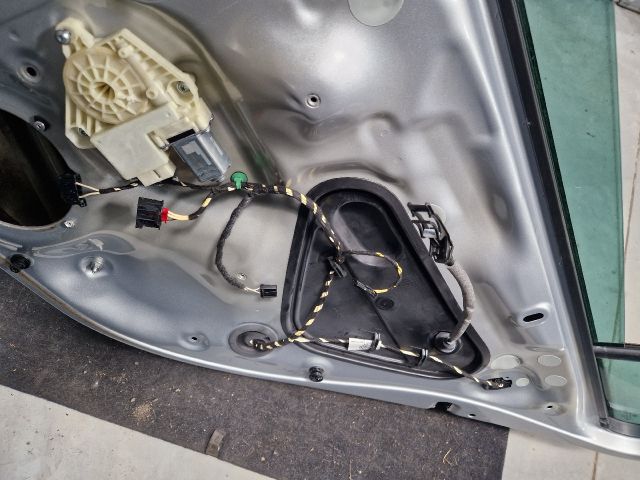 bontott VW GOLF VII Jobb hátsó Ajtó (Részeivel)