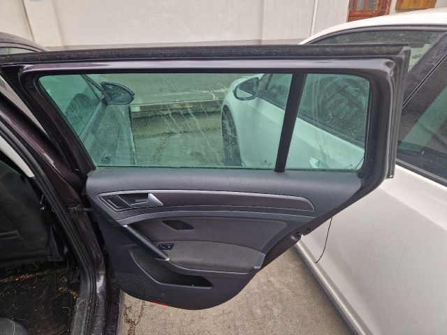 bontott VW GOLF VII Jobb hátsó Ajtó (Részeivel)