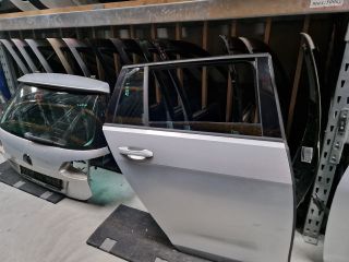 bontott VW GOLF VII Jobb hátsó Ajtó (Részeivel)