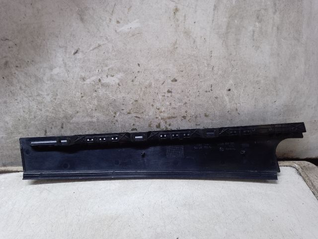 bontott VW GOLF VII Jobb hátsó Ajtókeret Burkolat