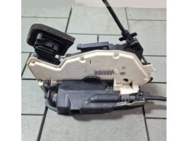 bontott VW GOLF VII Jobb hátsó Ajtózár