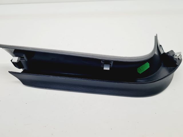 bontott VW GOLF VII Jobb hátsó Csomagtér Burkolat (Műanyag)