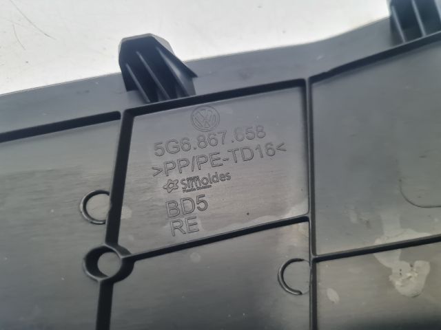 bontott VW GOLF VII Jobb hátsó Csomagtér Burkolat (Műanyag)