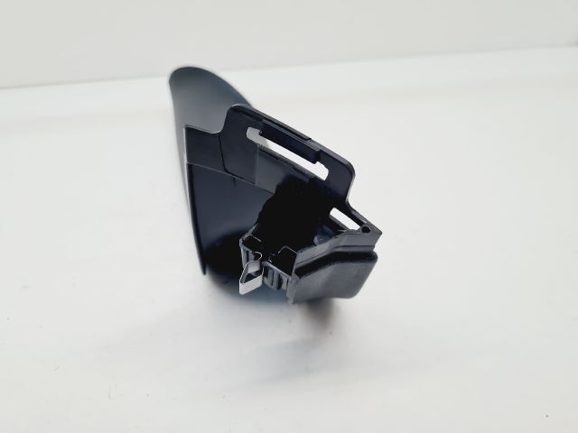 bontott VW GOLF VII Jobb hátsó Csomagtér Burkolat (Műanyag)