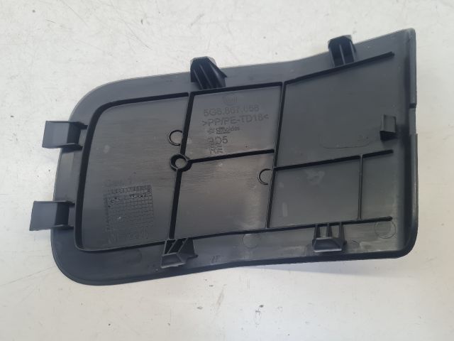 bontott VW GOLF VII Jobb hátsó Csomagtér Burkolat (Műanyag)