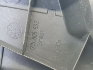 bontott VW GOLF VII Jobb hátsó Csomagtér Burkolat (Műanyag)