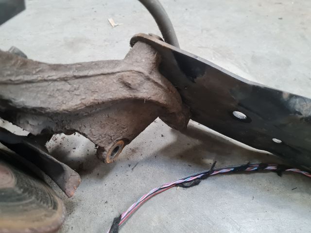 bontott VW GOLF VII Jobb hátsó Csonkállvány Kerékaggyal