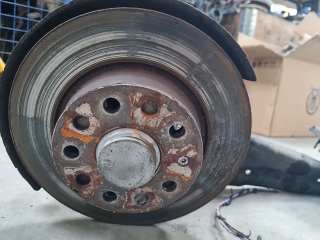 bontott VW GOLF VII Jobb hátsó Csonkállvány Kerékaggyal