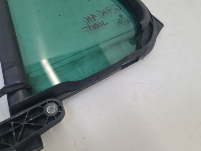 bontott VW GOLF VII Jobb hátsó Fixüveg (Ajtóban)