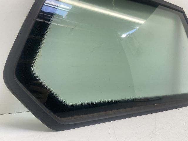 bontott VW GOLF VII Jobb hátsó Fixüveg (Ajtóban)