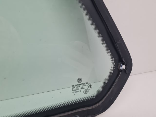 bontott VW GOLF VII Jobb hátsó Fixüveg (Ajtóban)