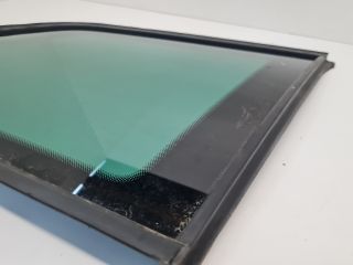 bontott VW GOLF VII Jobb hátsó Fixüveg (Ajtóban)