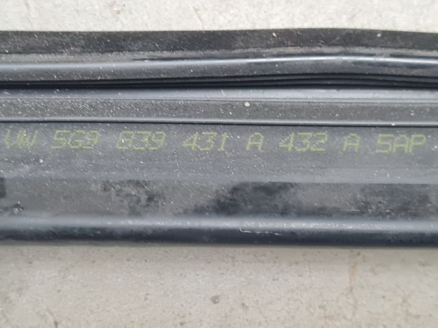 bontott VW GOLF VII Jobb hátsó Gumikéder