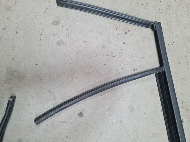 bontott VW GOLF VII Jobb hátsó Gumikéder