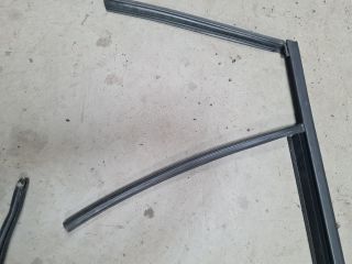 bontott VW GOLF VII Jobb hátsó Gumikéder