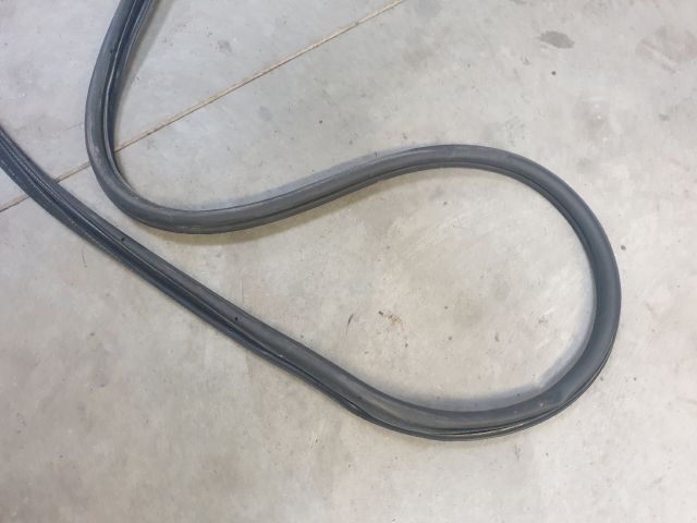 bontott VW GOLF VII Jobb hátsó Gumikéder