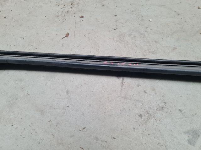 bontott VW GOLF VII Jobb hátsó Gumikéder