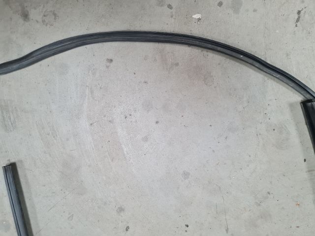 bontott VW GOLF VII Jobb hátsó Gumikéder