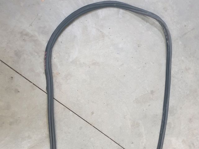 bontott VW GOLF VII Jobb hátsó Gumikéder