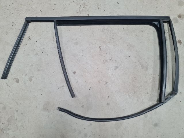 bontott VW GOLF VII Jobb hátsó Gumikéder