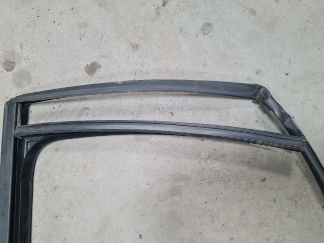 bontott VW GOLF VII Jobb hátsó Gumikéder