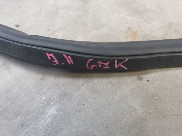 bontott VW GOLF VII Jobb hátsó Gumikéder