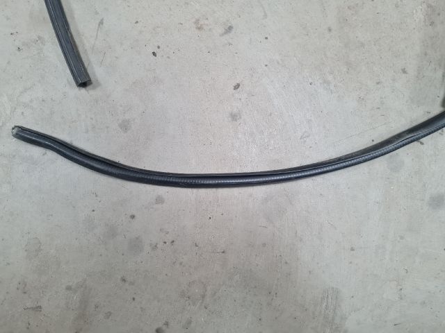 bontott VW GOLF VII Jobb hátsó Gumikéder