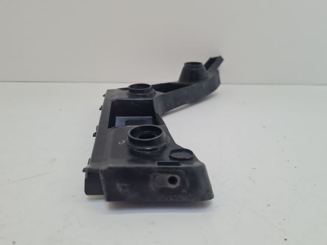 bontott VW GOLF VII Jobb hátsó Lökhárító Tartó (Műanyag)