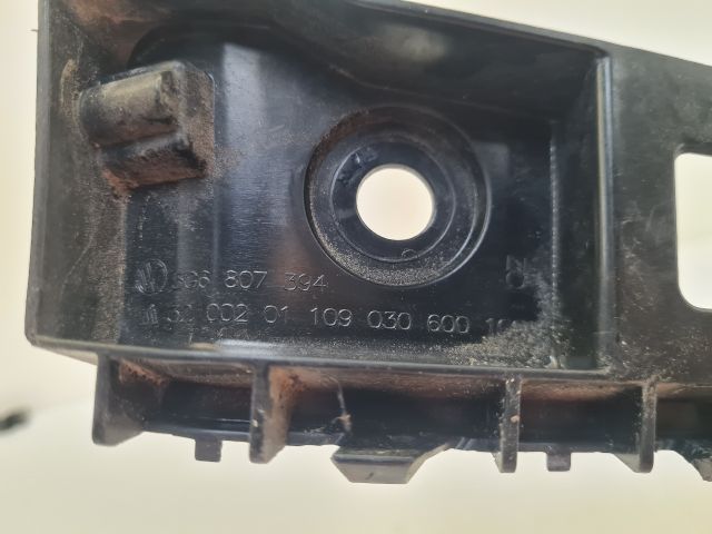 bontott VW GOLF VII Jobb hátsó Lökhárító Tartó (Műanyag)