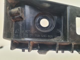 bontott VW GOLF VII Jobb hátsó Lökhárító Tartó (Műanyag)