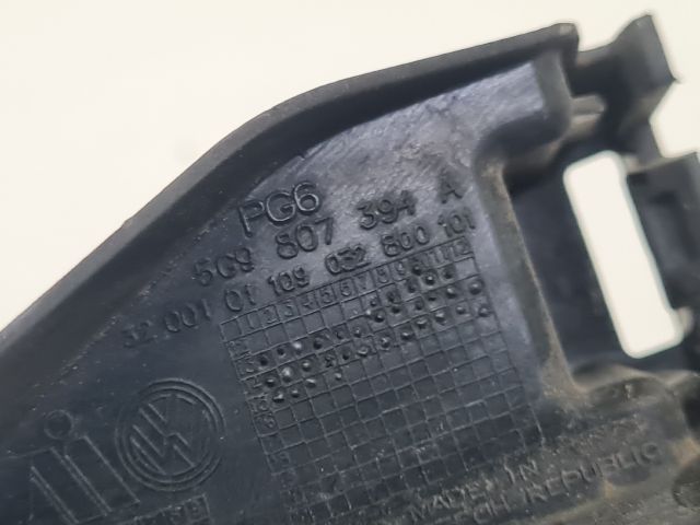 bontott VW GOLF VII Jobb hátsó Lökhárító Tartó (Műanyag)