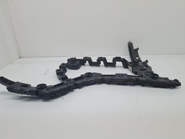 bontott VW GOLF VII Jobb hátsó Lökhárító Tartó (Műanyag)