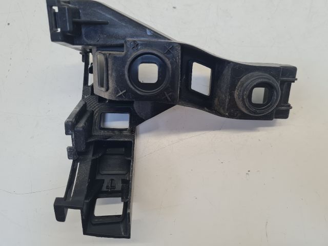 bontott VW GOLF VII Jobb hátsó Lökhárító Tartó (Műanyag)