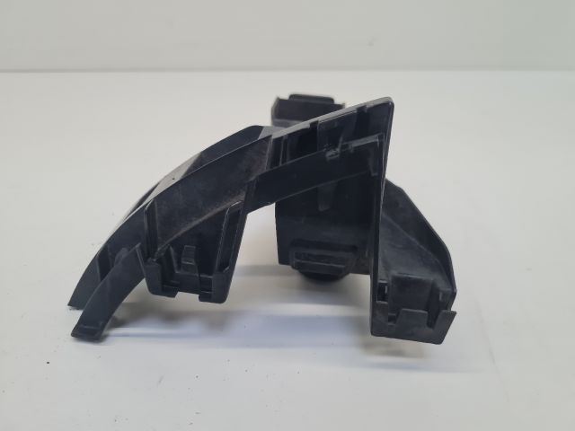 bontott VW GOLF VII Jobb hátsó Lökhárító Tartó (Műanyag)