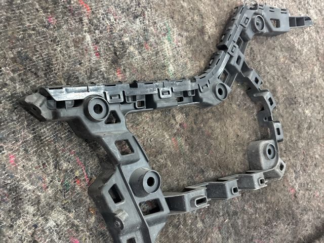 bontott VW GOLF VII Jobb hátsó Oldal Lökhárító Tartó (Műanyag)