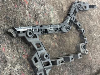 bontott VW GOLF VII Jobb hátsó Oldal Lökhárító Tartó (Műanyag)