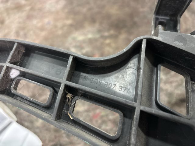 bontott VW GOLF VII Jobb hátsó Oldal Lökhárító Tartó (Műanyag)