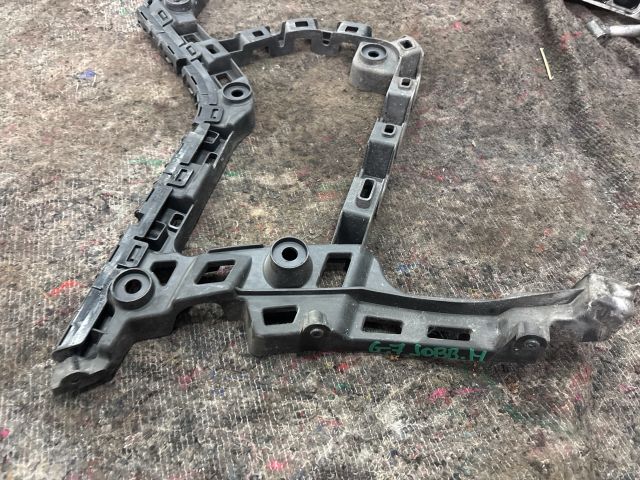 bontott VW GOLF VII Jobb hátsó Oldal Lökhárító Tartó (Műanyag)