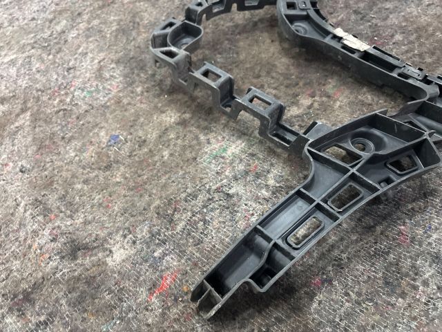 bontott VW GOLF VII Jobb hátsó Oldal Lökhárító Tartó (Műanyag)