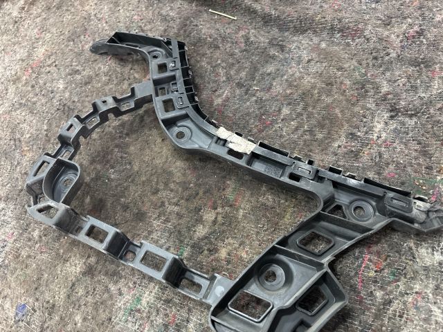 bontott VW GOLF VII Jobb hátsó Oldal Lökhárító Tartó (Műanyag)