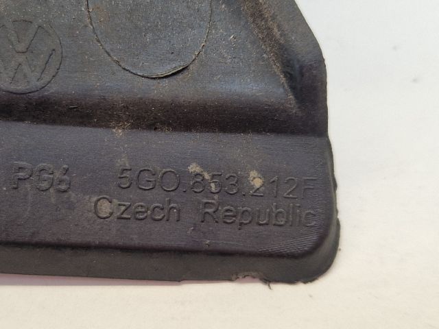 bontott VW GOLF VII Jobb Ködfényszóró Lámpakeret