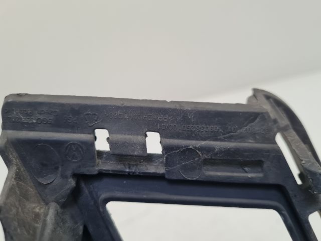 bontott VW GOLF VII Jobb Ködfényszóró Lámpakeret