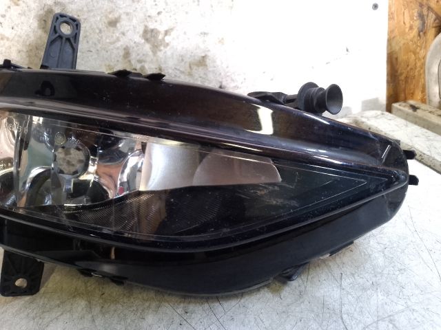 bontott VW GOLF VII Jobb Ködfényszóró