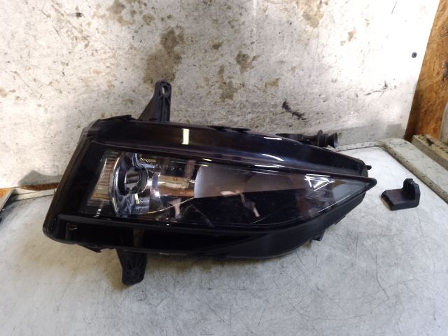 bontott VW GOLF VII Jobb Ködfényszóró