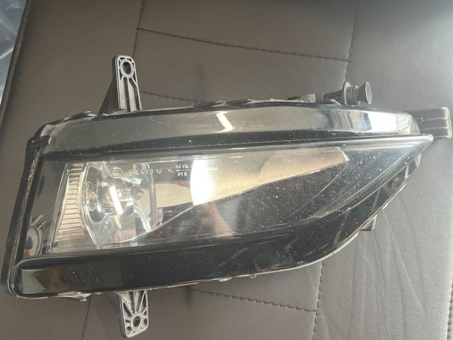 bontott VW GOLF VII Jobb Ködfényszóró