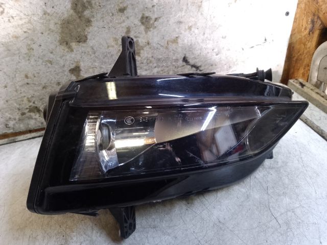 bontott VW GOLF VII Jobb Ködfényszóró