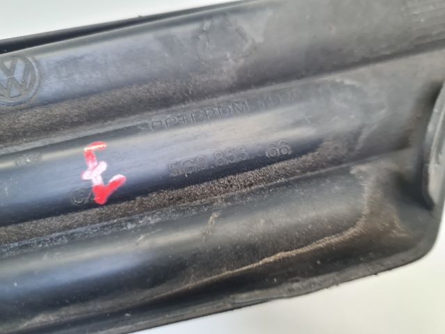 bontott VW GOLF VII Jobb Ködlámpa Rács