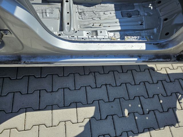 bontott VW GOLF VII Jobb Küszöb